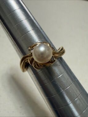 Stunning 14K Gold Swirl Ring W/Pearl & Diamond size 6